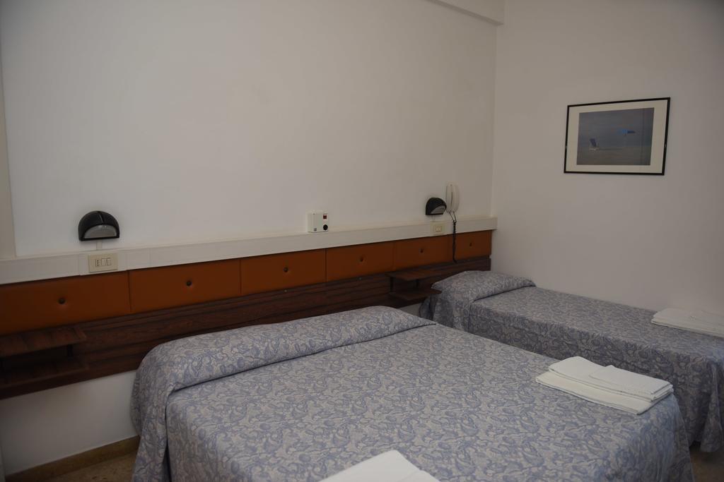 Rivazzurra Hotel Pesaro Bilik gambar