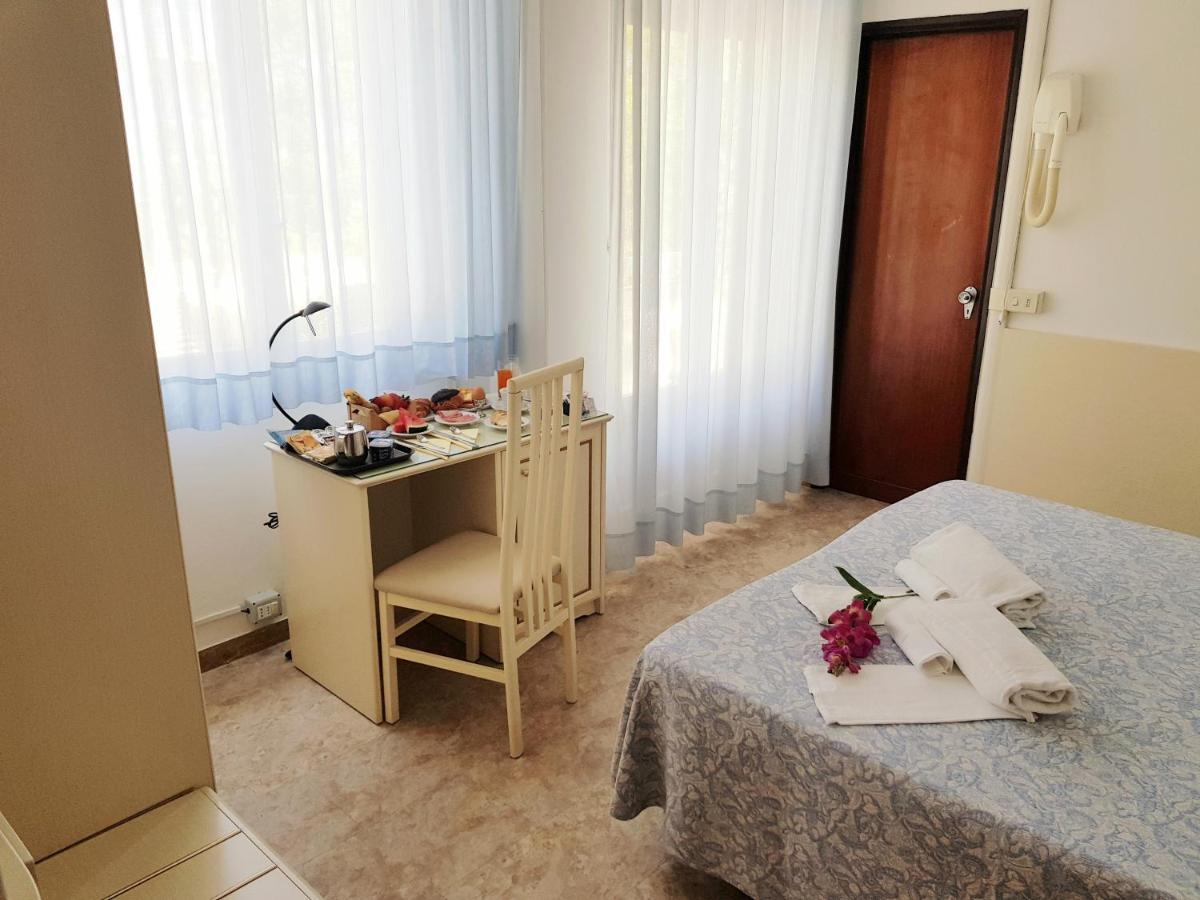 Rivazzurra Hotel Pesaro Luaran gambar